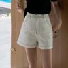 Picture of Quần Shorts Cạp Cao Ống Rộng_Phối Chỉ Nổi Bật_C25