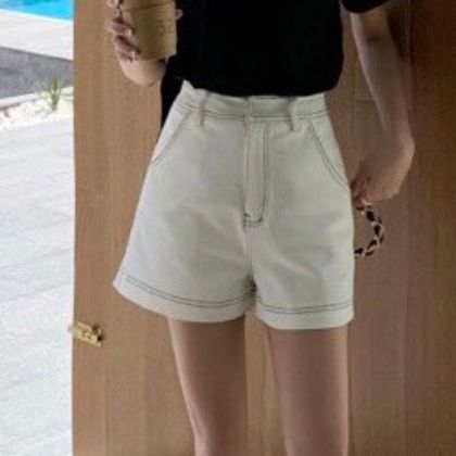 Ảnh của Quần Shorts Cạp Cao Ống Rộng_Phối Chỉ Nổi Bật_C25