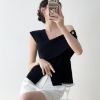Ảnh của Áo lêch vai 2 lớp, áo không cổ màu đen thiết kế kiểu dáng tiểu thư_m8
